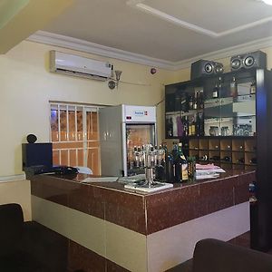 Maxton Suites